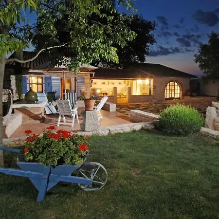 Stancija Baladur In Rakovci - 3 Haeuschen Fuer Insgesamt 6 Personen Baladur 3 Tatil Evi Baderna