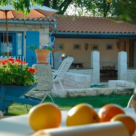 Stancija Baladur In Rakovci - 3 Haeuschen Fuer Insgesamt 6 Personen Baladur 3 Tatil Evi Baderna